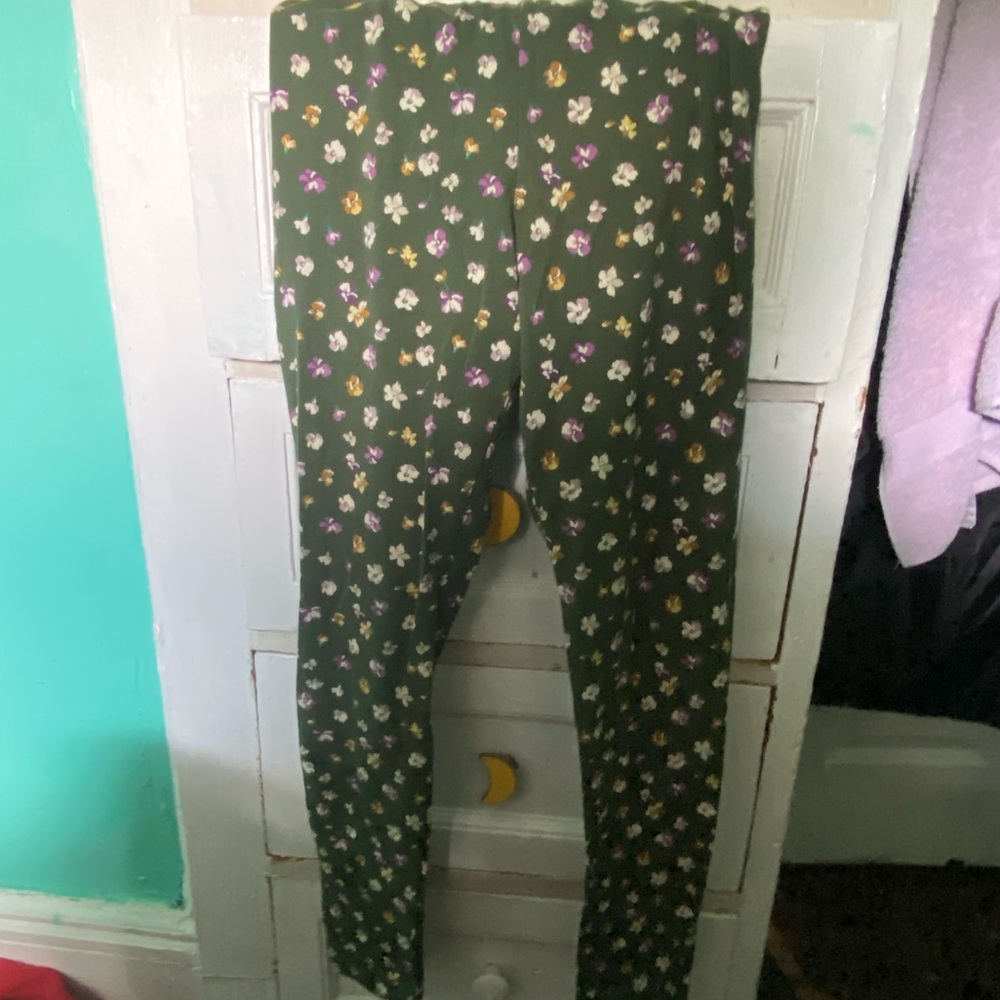 Green floral leggings